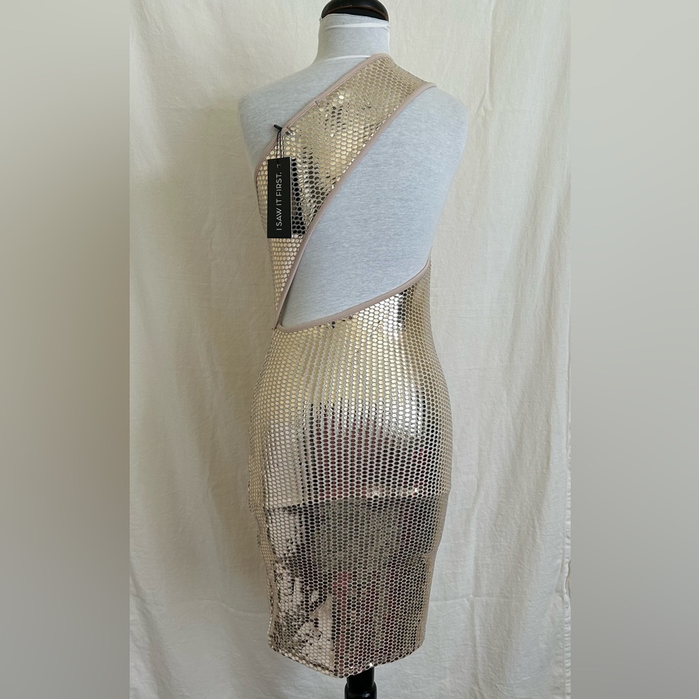NWOT I Saw It First gold  dress size 2
Medi